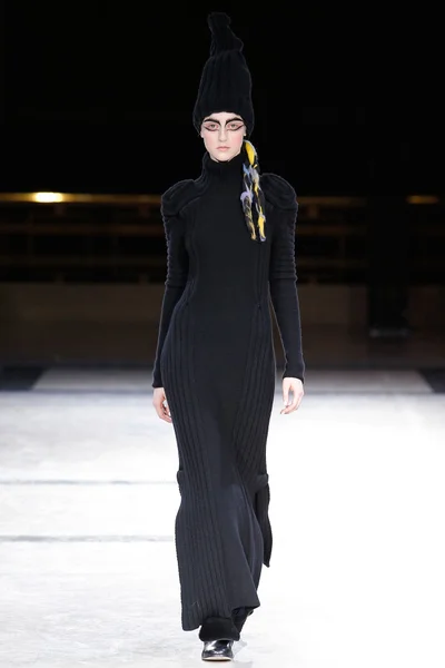 Look 15